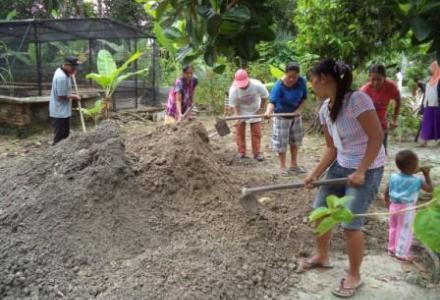 PETANI PEMAKAN LIMBAH